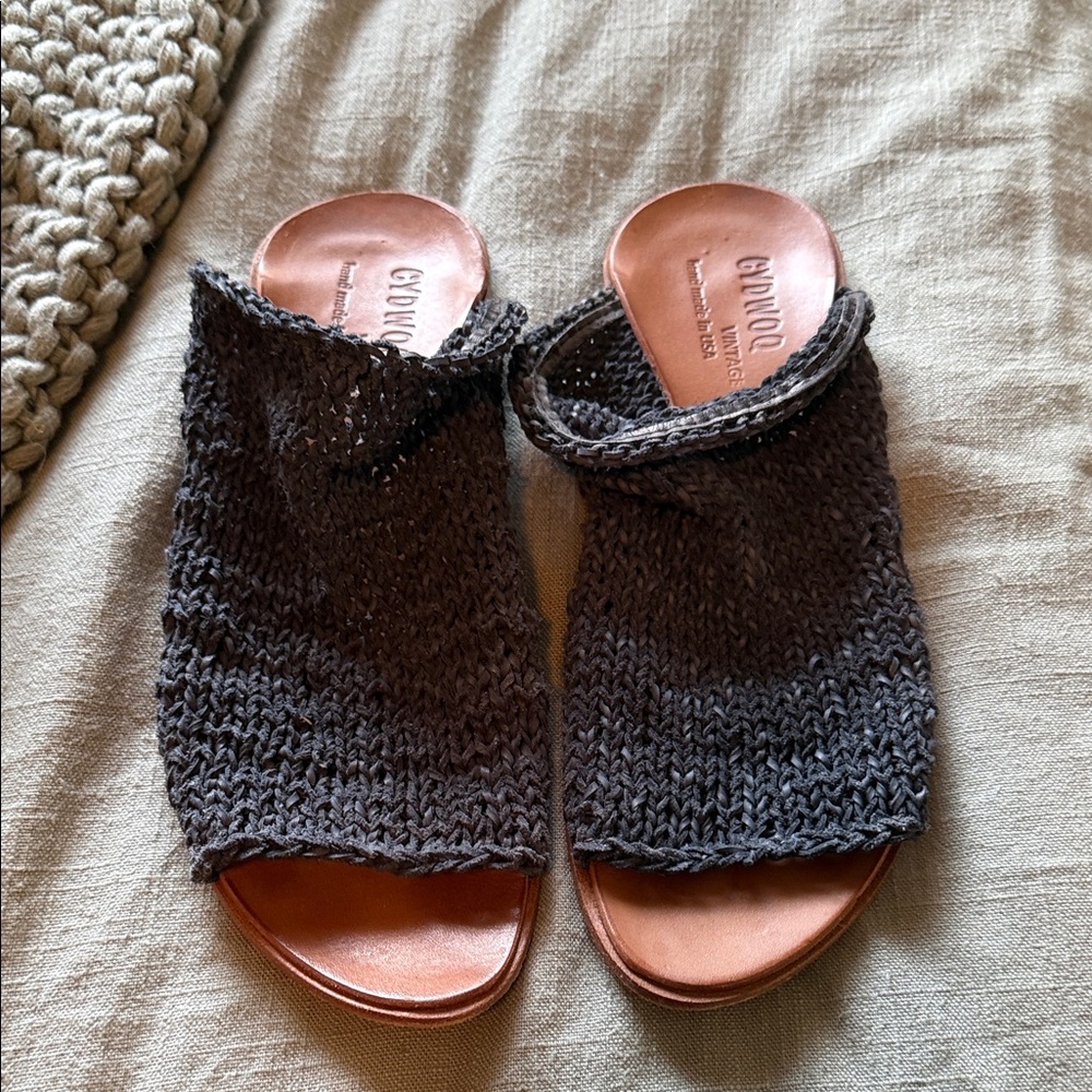 Coclico Charcoal Knit Leather Sandals